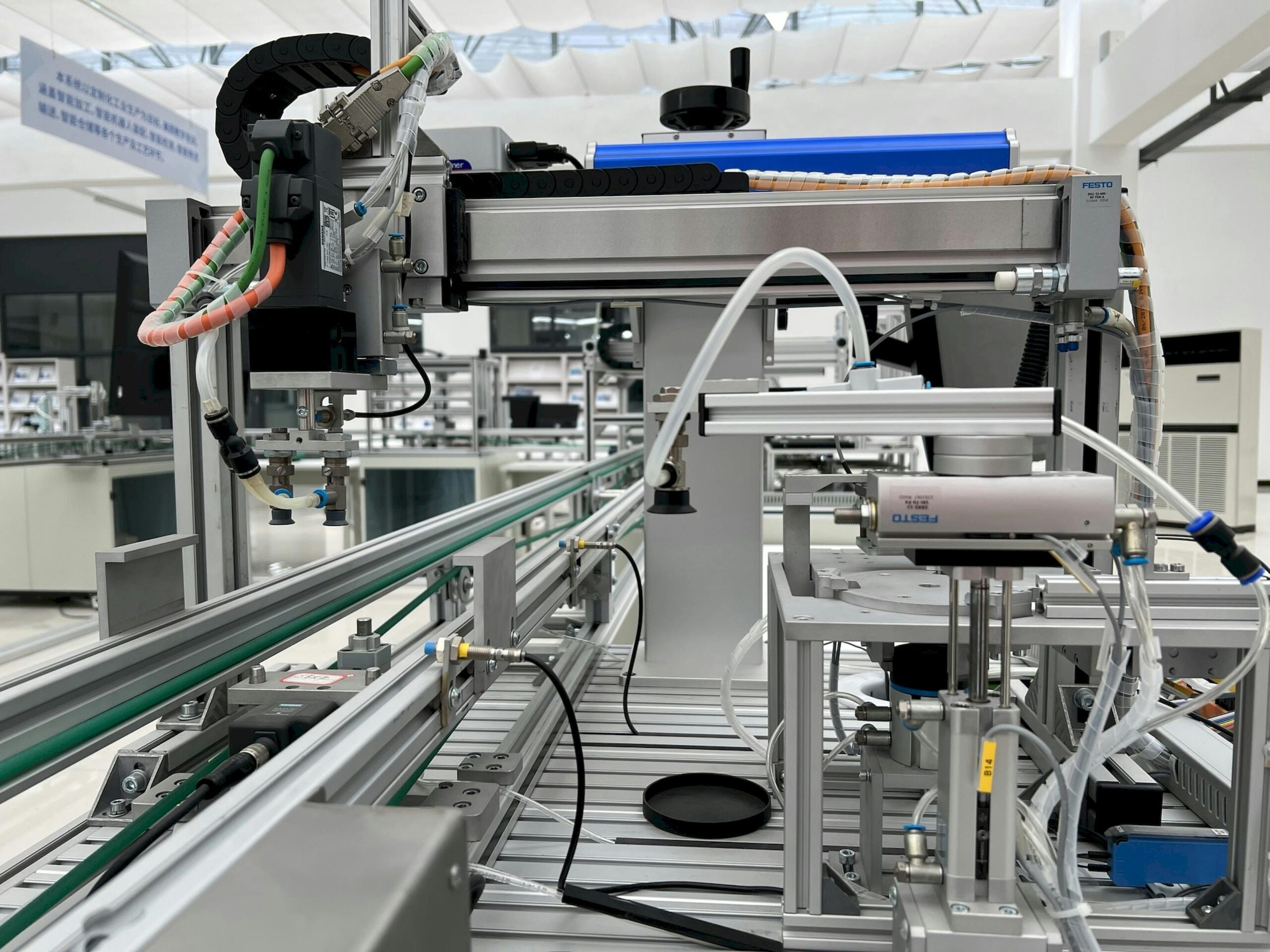 Flypack Machinery packaging equipment