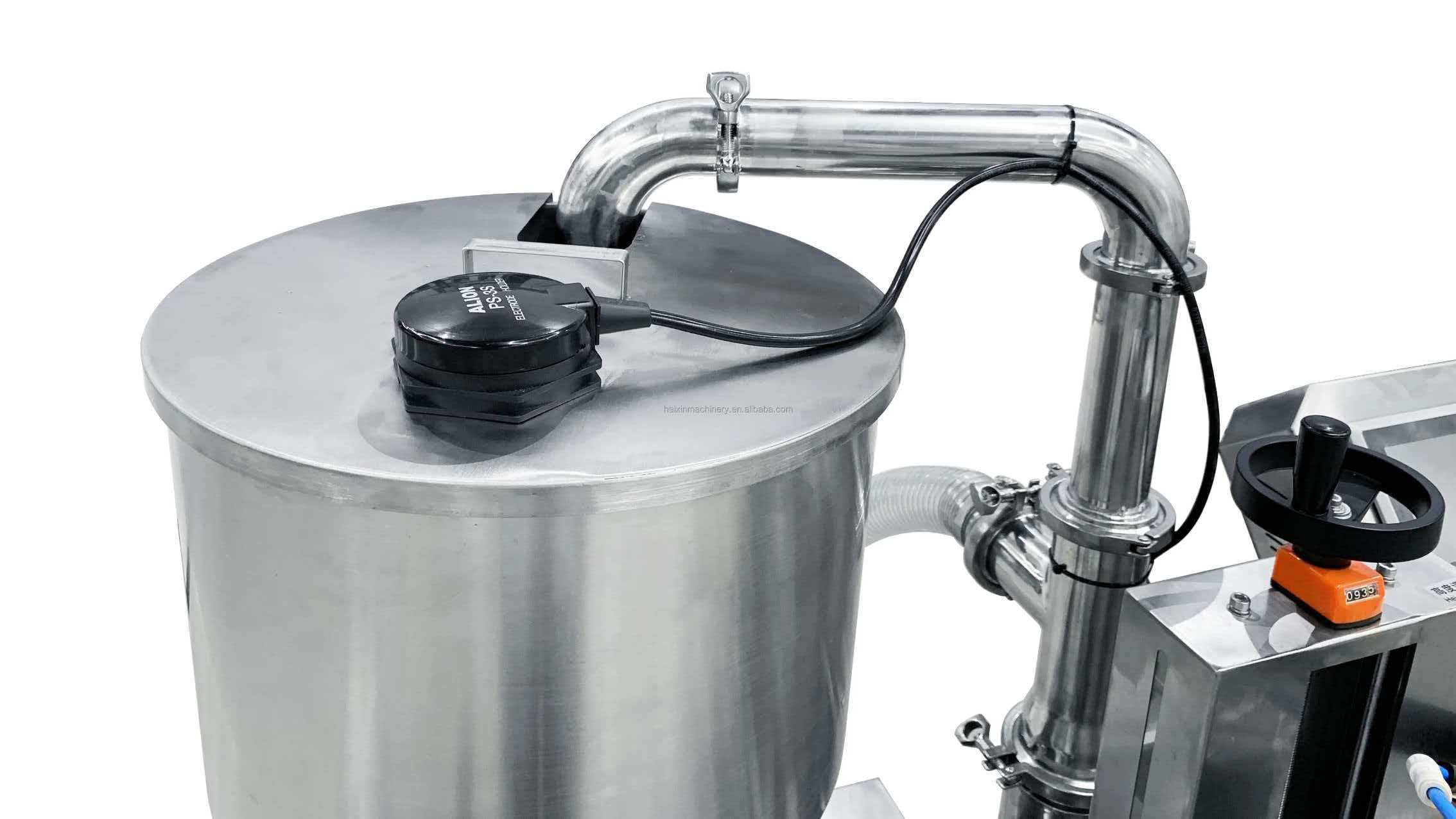 Stainless steel liquid tank and filling pipe