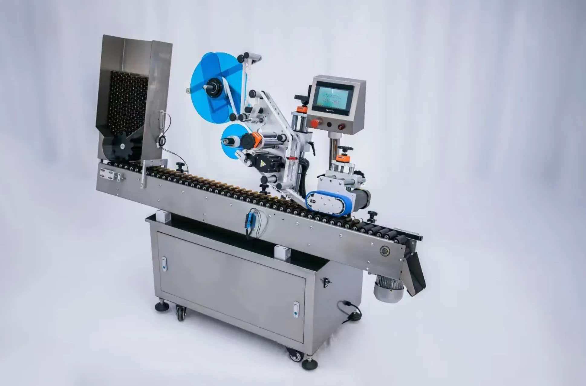 Horizontal round bottle labeling machine for small cylindrical products
