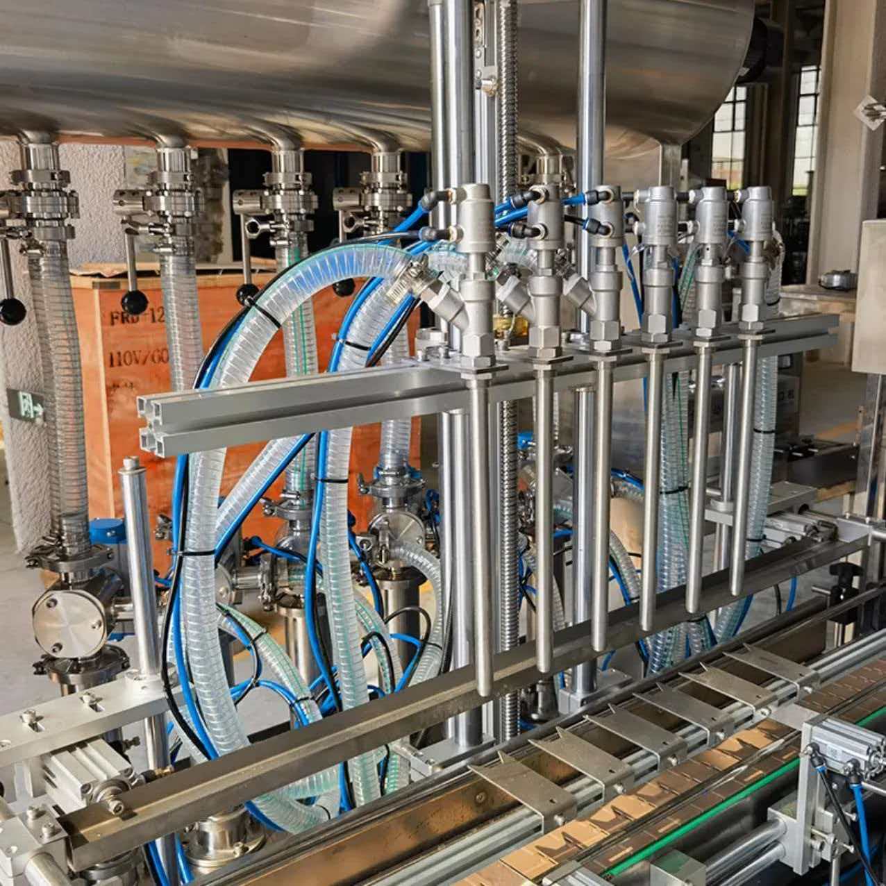 Automatic fluid paste filling machine