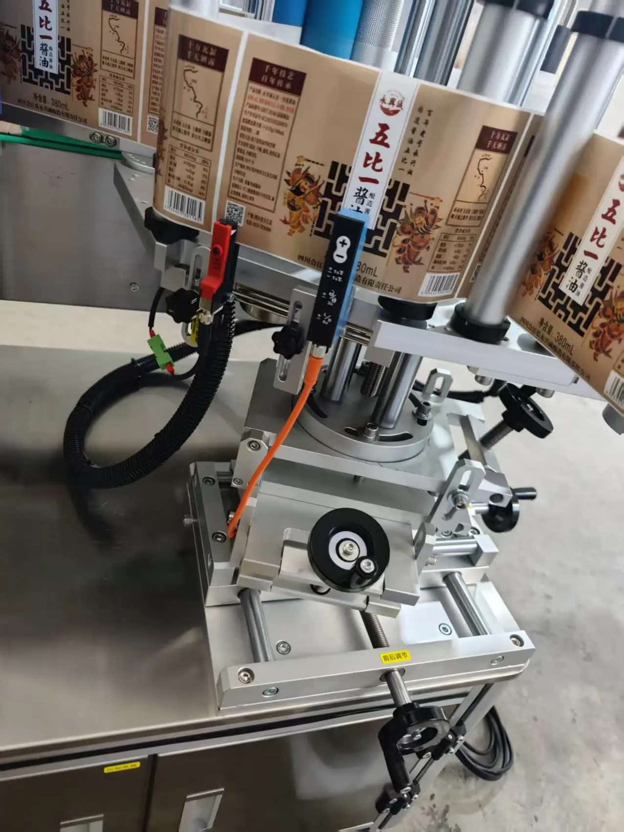 Automatic transparent label labeling station